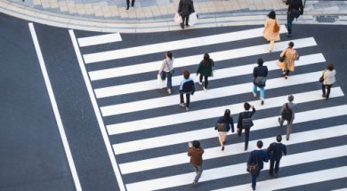 PEOPLE-CROSSWALK-