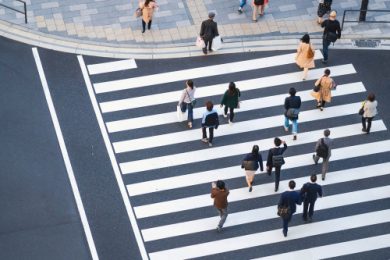 PEOPLE-CROSSWALK-