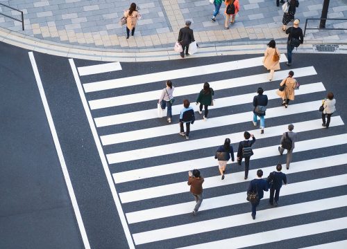 PEOPLE-CROSSWALK-