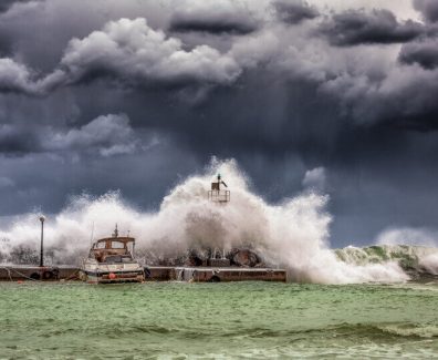 hurricane_Big_Waves_Under_Cloudy_Sky_a