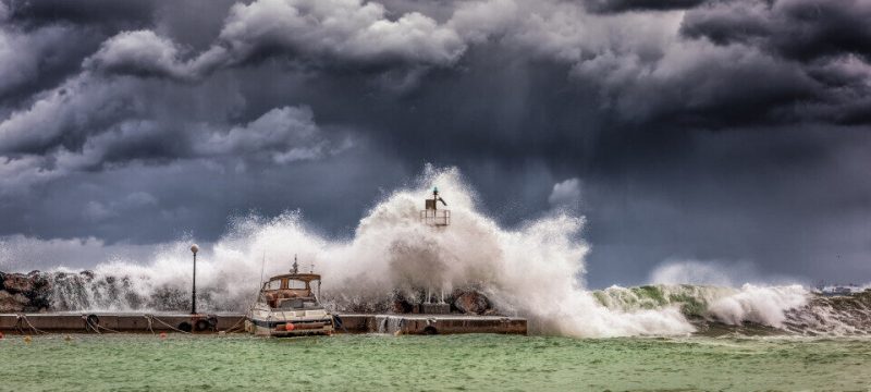 hurricane_Big_Waves_Under_Cloudy_Sky_a