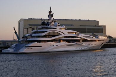 luxury-yacht-gf17954697_1280-750×500