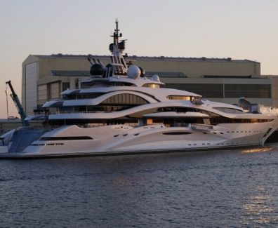 luxury-yacht-gf17954697_1280-750×500