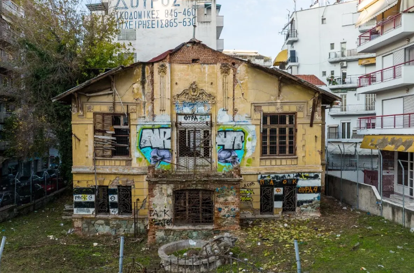 Πωλείται το στοιχειωμένο κτήριο στη Θεσσαλονίκη που ανήκει στην Εθνική Ασφαλιστική